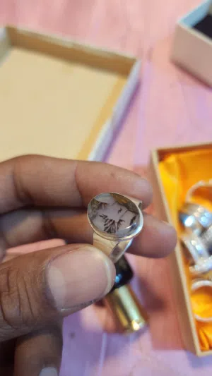 خاتم مصور  ومميزة