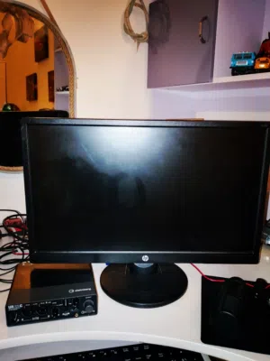 شاشه hpللبيع 15ريال