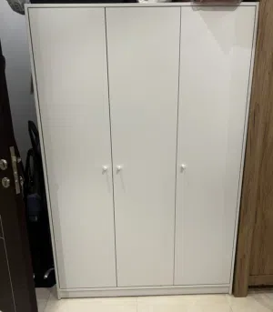 3 door wardrobe 117x55x176 cm