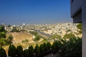 شقة في اجمل مواقع عبدون الشمالي عقد استثماري مؤجره لهيئه دوليه عقد سنوي