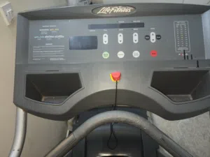 للبيع جهاز رياضه مشي لايف فتنس