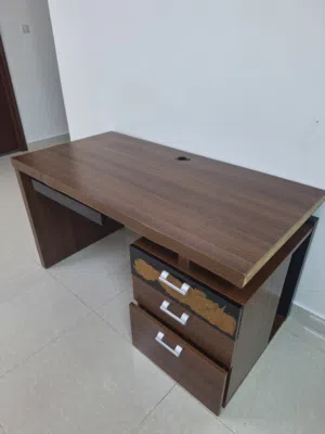 طاولة مكتبية