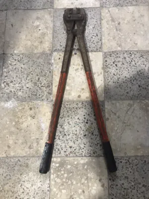 مقص / قاطع حديد يدوي