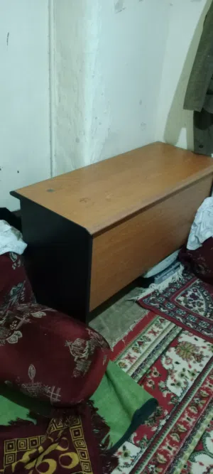مكتب نضيف جدا ماركه خشب قوي ب15 الف