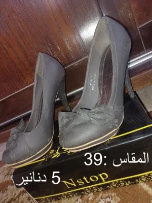 احذية جديد ومستعمل السعر والمقاس عالصور