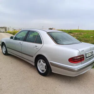 مرسيدس بنز E200 قرش ونص كلاسيك موديل 2000 بحاله الوكاله مالك واحد