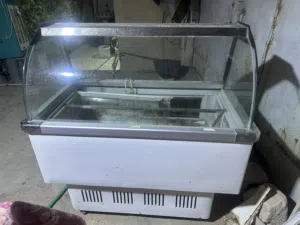 عارضه اجبان مستعمله واحد متر ويوجد متر ونص تعزيلت محل ام المتر سعرها 300