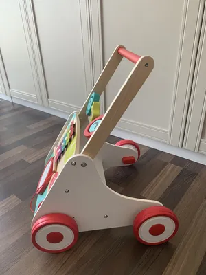 Baby walker with entertainment
