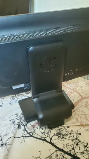 شاشة hp compaq La 2006x