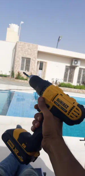 فني تركيب مطابخ وديكورات و اثاث منزلي فك و تركيب وصيانة بدقة و احترافية عاليه في طرابلس و ضواحيها