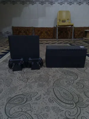 بليستيشن 4 للبيع مع يده وحده ويوبياس بليستيشن سلم مع كامل الاغراض ويا ستاند و الكراتين وياه يجن
