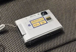 SONY DIGICAM (DSC-T100) - perfect condition with Zeiss collab