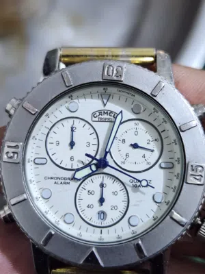 كامل تروفي" (Camel Trophy) من طراز "سوبر كرونو" (Super Chrono) تأتي بميزات متعددة: الوظائف: تتميز بو