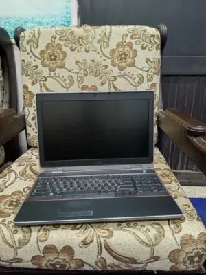 للبيع لاب توب ديل لقطة بحالة جيدة جدا