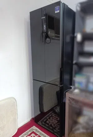 Hitachi 410 liters - Bottom freezer هيتاشي-اللون أسود لماعي- فريزر تحت410 لتر
