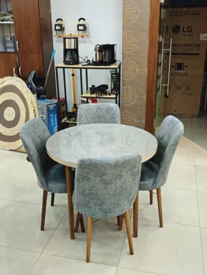 طاولة سفرة مع 4 كراسي دائرية الشكل  أرجل خشب زان متينة
