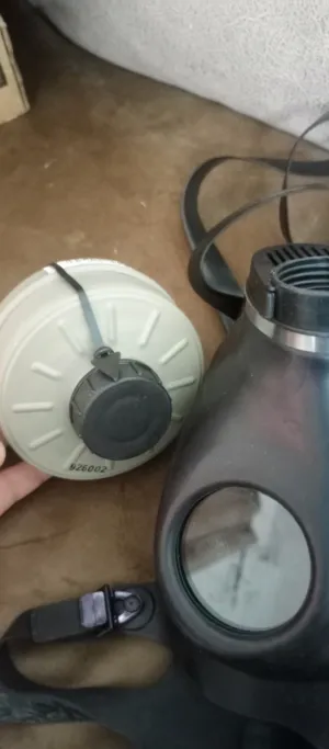 أقنعة غاز جديده بالكرتونه كمامه