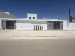 325 m2 More than 6 bedrooms Villa for Rent in Benghazi Qawarsheh