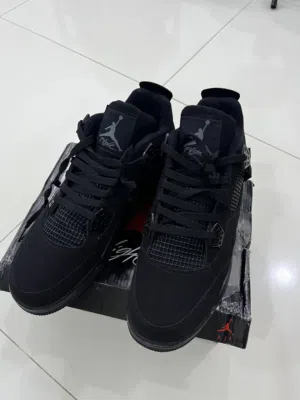 Nike Jordan’s 4 black cats size 45