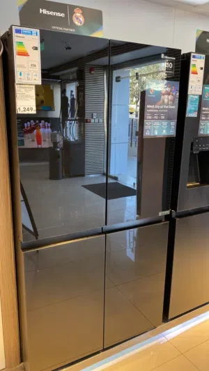 عرض نااار على ثلاجه هايسنس اربع ابواب سكريت اسود 580 لتر صافي عرض 91 سم