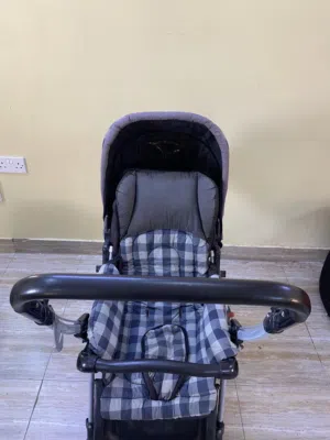 للبيع عربة أطفال بحالة جيدة
