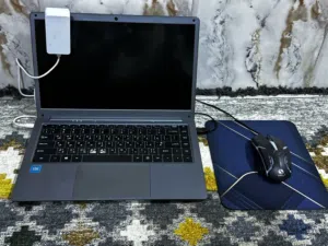 لابتوب ماركة SLIXI