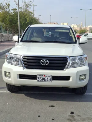 لاندكروزر GX 2015 مكيف خلفي وثلاجة بحالة ممتازة