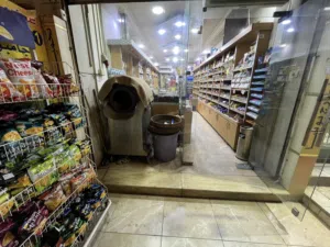 محل للايجار و المعدات للبيع لعدم التفرغ