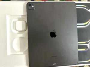 iPad Pro 13 inch m4 256 جيجا بيدعم شريحه نضيف جداااا بطاريه 100 مشحون 3 مرات فقط