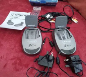 ناقل أشاره فيديو صوت وصوره من اي مصدر مثل رسيفر كاميرا فيديو DVD وغيره جهاز قطعتين جديد تماما كرتونه