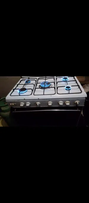 غاز مكون من خمس عيون وفرن