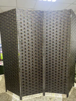 للبيع بارتيشن ديكوري أنيق بحالة ممتازة ،70  قابل للتفاوض room divider متواضع