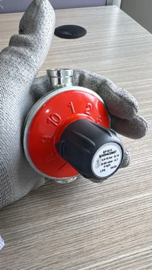 Gas Regulator 4kg Adjustable with SIYAB TRADING منظم غاز قابل للتعديل سعة 4 كجم مع شركة سياب للتجارة