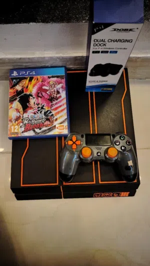 بلاي ستيشن 4 فات نسخه خاصه ومحدوده للبيع مستعمل مع كل وصلاته حط السعر اللي بدك اياه بحق ربنا وتعال