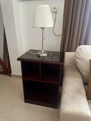 طاولات جانبية وطاولة وسط للبيع