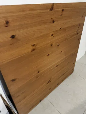 للبيع: طاولة قهوة ايكيا (HEMNES) فخمة جداً خشب صنوبر