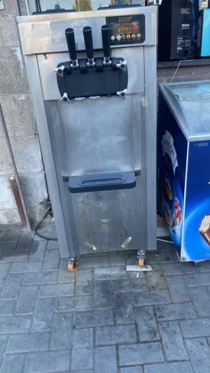 ثلاجة سوفت ايسكريم صيني بحالة جيدة