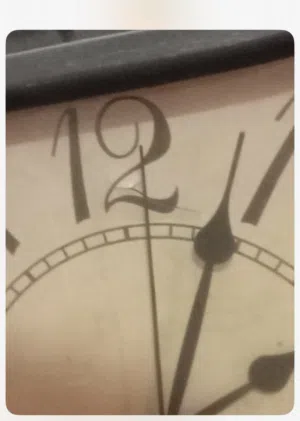 ساعه حائط للبيع نفس الصور