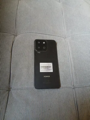 للبيع جوال HONOR X7C الذاكره 256 الرام 8 قيقا شرحتين  حجم البطاريه 6000 ملي امبير لون اسود