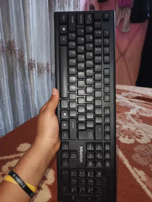 كيبورد دميه طبق الاصل للحقيقي تكدر تخلي ديكور