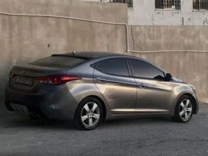 هيونداي افانتي 2012 limited بنزين اصلي فل ما عدا الفتحه