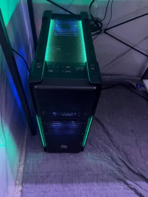 كيس حاسبة Thermaltake مستخدم للبيع - مع 5 فانات