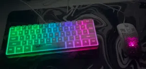للبيع طقم قيمنق اقتصادي (ماوس وكيبورد RGB) بحالة ممتازة