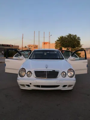مرسيدس عوينات