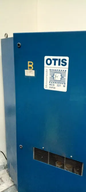 مصعد ماركة اوتيس.        Otis elevator