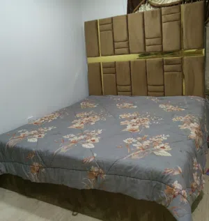 سرير مع ماترس نظيف بحاله جيده 35 دينار