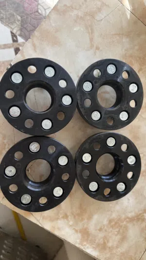 للبيع اربع سبيسرات مقاس 20/25 استعمال بسيط