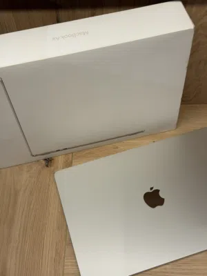 MacBook Air 2023. M2-Chip. 8 RAM. 256 SSD. 15.3-inch