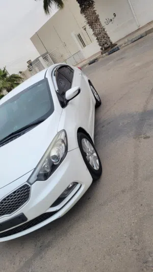 كيا فورتي K3 موديل 2013 خالية من الحوادث و السوس و القشرة و التشطيب