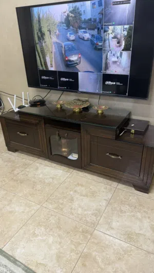 Tv unit قاعدة تلفاز بحالة ممتازة